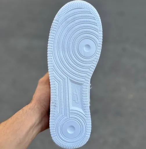 کفش کتانی اسپرت نایکی مدل Nike Air Force 1 Low - رنگ سفید با لوگوی مشکی | مستر کوالیتی