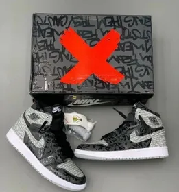 کفش کتانی ساق‌دار نایکی ایر جردن ۱ مدل Nike Air Jordan 1 Retro High - طرح‌دار مشکی طوسی | مستر کوالیتی
