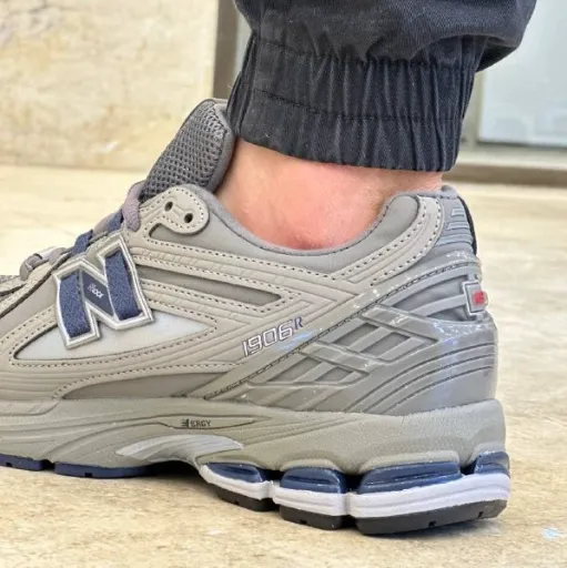 کفش دویدن و اسپرت نیوبالانس مدل New Balance 1906R - رنگ خاکستری | مستر کوالیتی