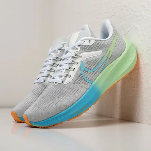کفش دویدن و اسپرت نایکی مدل Nike Air Zoom Pegasus - رنگ طوسی روشن با زیره سبز و آبی | مستر کوالیتی