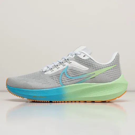 کفش دویدن و اسپرت نایکی مدل Nike Air Zoom Pegasus - رنگ طوسی روشن با زیره سبز و آبی | مستر کوالیتی