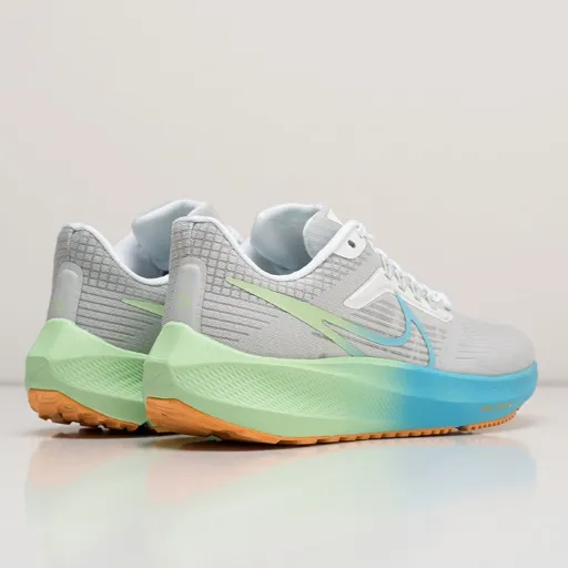 کفش دویدن و اسپرت نایکی مدل Nike Air Zoom Pegasus - رنگ طوسی روشن با زیره سبز و آبی | مستر کوالیتی