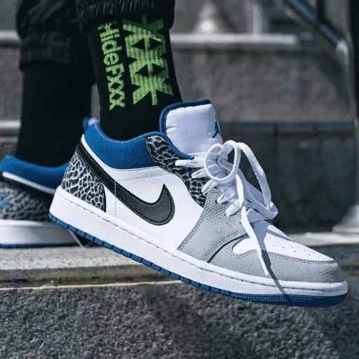 کفش اسپرت ایر جردن مدل Air Jordan 1 Low - رنگ ترو بلو با طرح الفنت پرینت | مستر کوالیتی