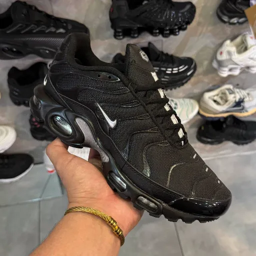 کفش کتانی اسپرت نایکی مدل Nike Air Max Plus TN - رنگ تمام مشکی | مستر کوالیتی