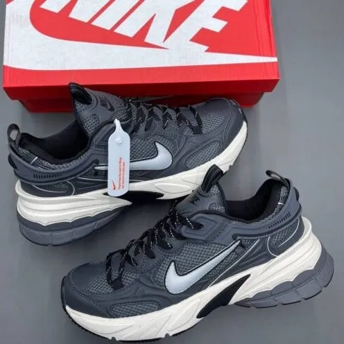 کفش دویدن و اسپرت نایکی مدل Nike V2K Run / Plus - رنگ طوسی نوک‌مدادی | مستر کوالیتی