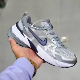 کفش دویدن و اسپرت نایکی مدل Nike V2K Run - رنگ طوسی نقره‌ای با لوگوی سرمه‌ای | مستر کوالیتی