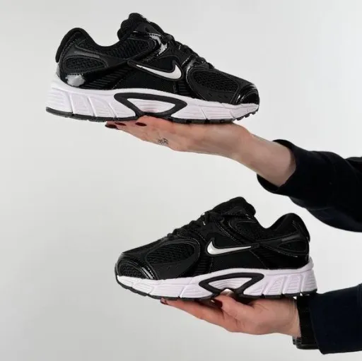 کفش ورزشی و رانینگ نایکی مدل Nike Vomero 5 - مشکی با زیره سفید | مستر کوالیتی