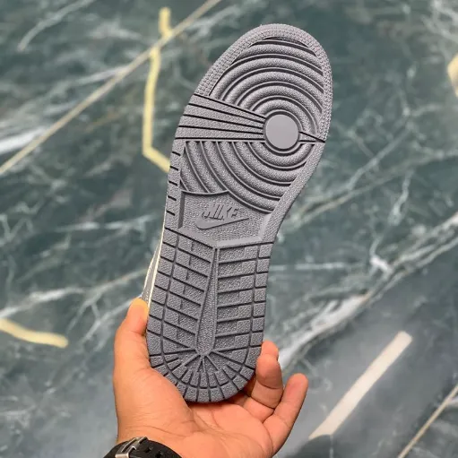 کفش کژوال و اسپرت نایکی مدل Nike Air Jordan 1 Low x Travis Scott x Stüssy - کرم-سفید با لوگوی معکوس طوسی | مستر کوالیتی