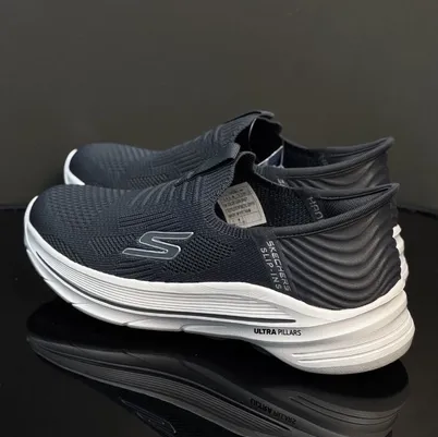 کفش پیاده‌روی و راحتی اسکیچرز مدل Skechers Go Walk / Slip-ins - رویه جورابی مشکی با زیره لژدار سفید | مستر کوالیتی