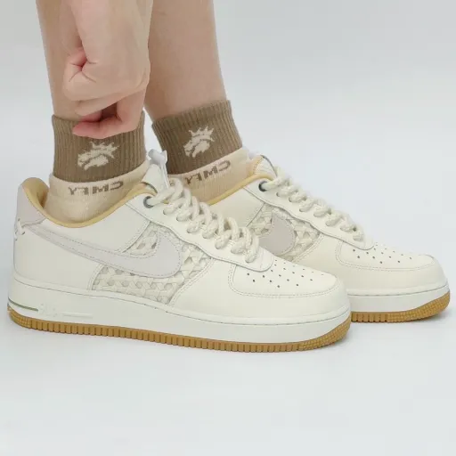 کفش اسپرت نایکی مدل Nike Air Force 1 '07 LV8 - سفید-طوسی | سفارش اروپا