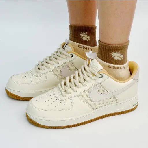 کفش اسپرت نایکی مدل Nike Air Force 1 '07 LV8 - سفید-طوسی | سفارش اروپا