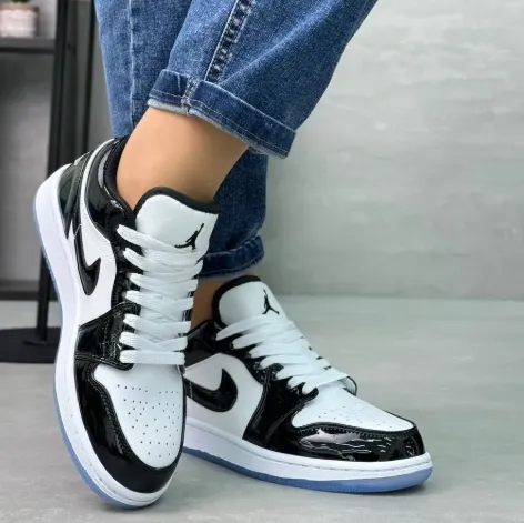 کتونی نایکی ایر جردن ۱ لو ورنی (Nike Air Jordan 1 Low Patent Black White) - ترکیب چرم ورنی ورنی براق مشکی و سفید | مستر کوالیتی