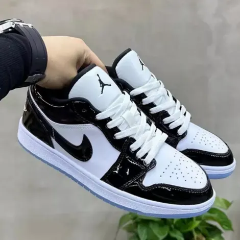 کتونی نایکی ایر جردن ۱ لو ورنی (Nike Air Jordan 1 Low Patent Black White) - ترکیب چرم ورنی ورنی براق مشکی و سفید | مستر کوالیتی