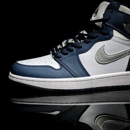 کتونی نایکی ایر جردن ۱ های (Nike Air Jordan 1 High) - ترکیب رنگ سرمه‌ای و سفید | مستر کوالیتی