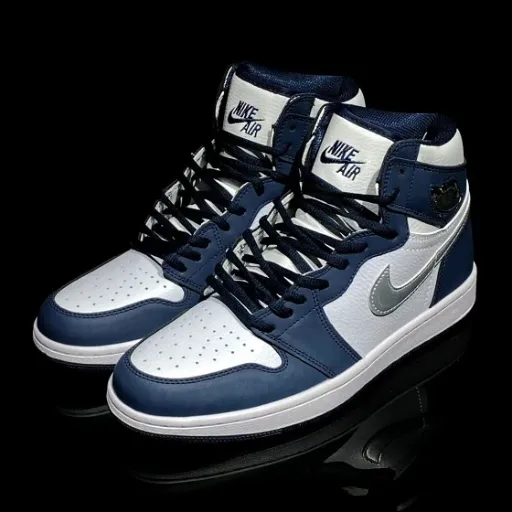 کتونی نایکی ایر جردن ۱ های (Nike Air Jordan 1 High) - ترکیب رنگ سرمه‌ای و سفید | مستر کوالیتی