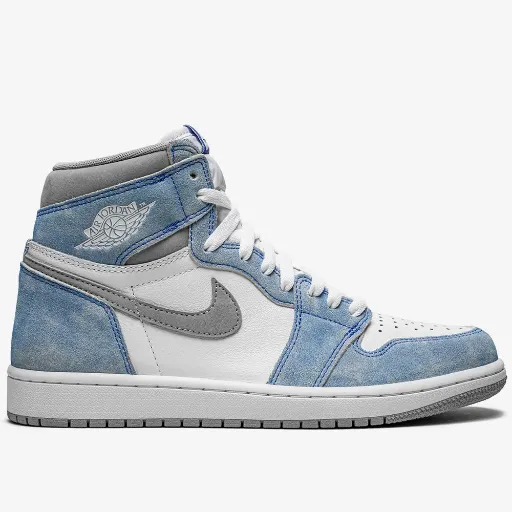 کتونی نایکی ایر جردن ۱ های هیپر رایل / پودری (Nike Air Jordan 1 High Hyper Royal) - ترکیب چرم سفید و اشبالت آبی پودری با لوگوی معکوس | مستر کوالیتی