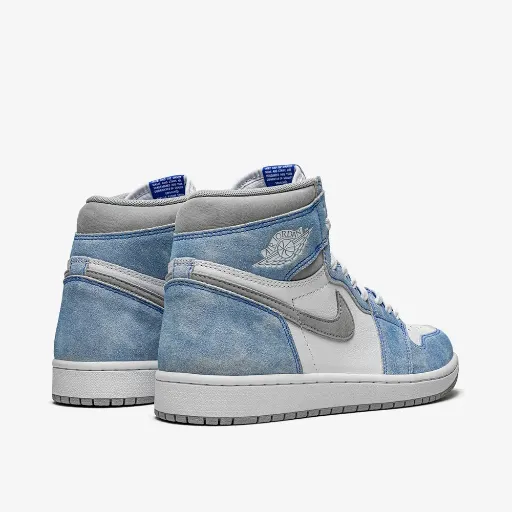 کتونی نایکی ایر جردن ۱ های هیپر رایل / پودری (Nike Air Jordan 1 High Hyper Royal) - ترکیب چرم سفید و اشبالت آبی پودری با لوگوی معکوس | مستر کوالیتی