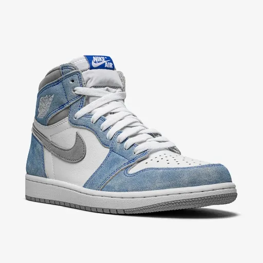 کتونی نایکی ایر جردن ۱ های هیپر رایل / پودری (Nike Air Jordan 1 High Hyper Royal) - ترکیب چرم سفید و اشبالت آبی پودری با لوگوی معکوس | مستر کوالیتی