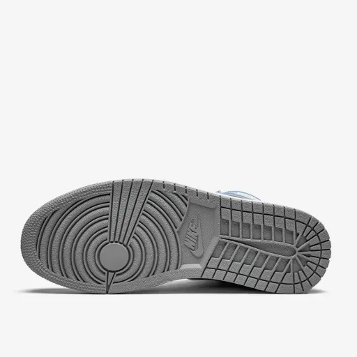 کتونی نایکی ایر جردن ۱ های هیپر رایل / پودری (Nike Air Jordan 1 High Hyper Royal) - ترکیب چرم سفید و اشبالت آبی پودری با لوگوی معکوس | مستر کوالیتی