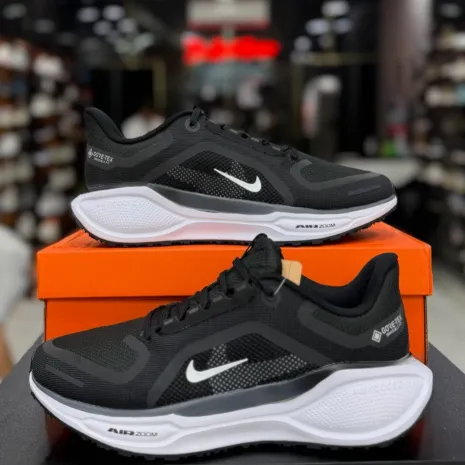 کتونی نایکی پگاسوس (Nike Pegasus) - رویه اسپیسر تنفس‌پذیر مشکی با زیره طبی سفید زوم‌اکس (ZoomX) | مستر کوالیتی