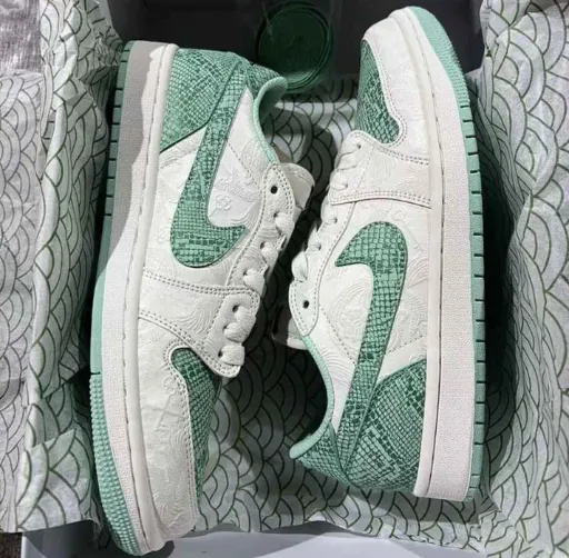 کتونی نایکی ایر جردن ۱ لو (Nike Air Jordan 1 Low SB) - ترکیب چرم سفید و پارچه بافت‌دار سبز | مستر کوالیتی