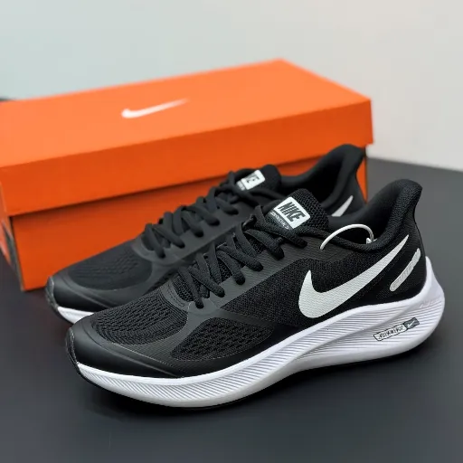 کتونی نایکی ایر زوم گاید سایز بزرگ (Nike Air Zoom Structure / Guide) - رویه پارچه‌ای مشکی با لوگو و زیره لژدار طبی سفید | مستر کوالیتی