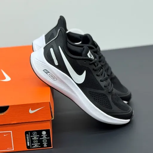 کتونی نایکی ایر زوم گاید سایز بزرگ (Nike Air Zoom Structure / Guide) - رویه پارچه‌ای مشکی با لوگو و زیره لژدار طبی سفید | مستر کوالیتی
