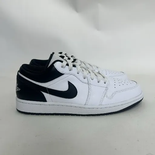 کتونی نایکی ایر جردن ۱ لو (Nike Air Jordan 1 Low) - رویه چرمی تمام سفید با سووش و پاشنه مشکی | مستر کوالیتی