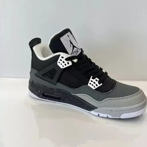 کتونی زنانه نایکی ایر جردن ۴ (Nike Air Jordan 4 Grey Black Women) - رویه جیر و چرم چندلایه مشکی، طوسی با زیره کپسول‌دار | مستر کوالیتی