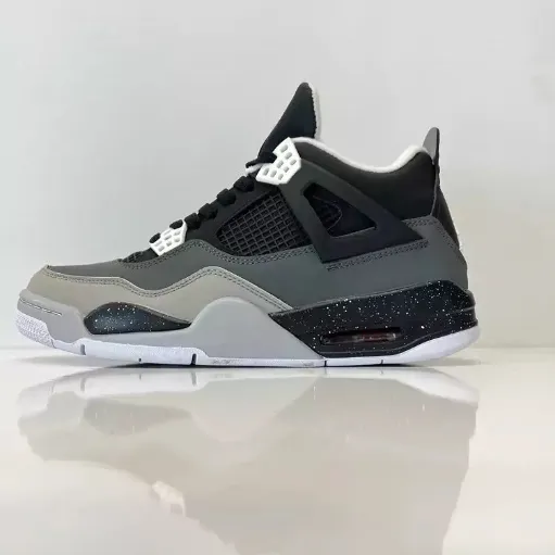 کتونی زنانه نایکی ایر جردن ۴ (Nike Air Jordan 4 Grey Black Women) - رویه جیر و چرم چندلایه مشکی، طوسی با زیره کپسول‌دار | مستر کوالیتی