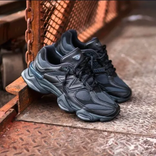 کتونی نیوبالانس ۹۰۶۰ تمام مشکی (New Balance 9060 Triple Black / Black Castlerock) - رویه جیر و مش تنفس‌پذیر با زیره حجیم طبی ABZORB | مستر کوالیتی