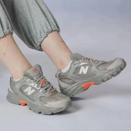 کتونی نیوبالانس ۵۳۰ سبز طوسی (New Balance 530 Green / Grey Light) - رویه اسپیسر تنفس‌پذیر طوسی با پنل‌های سبز و زیره طبی ABZORB | مستر کوالیتی
