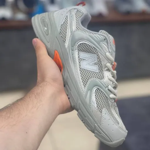 کتونی نیوبالانس ۵۳۰ سبز طوسی (New Balance 530 Green / Grey Light) - رویه اسپیسر تنفس‌پذیر طوسی با پنل‌های سبز و زیره طبی ABZORB | مستر کوالیتی