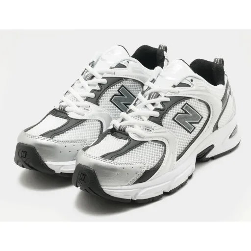 کتونی نیوبالانس ۵۳۰ سفید مشکی (New Balance 530 White Black Silver) - رویه اسپیسر تنفس‌پذیر سفید با پنل‌های مشکی و زیره طبی ABZORB | مستر کوالیتی