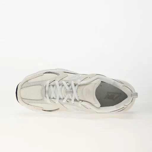 کتونی نیوبالانس ۵۳۰ کرمی (New Balance 530 Cream Light Tan / Silver) - رویه اسپیسر تنفس‌پذیر کرم با پنل‌های طوسی‌کرمو زیره طبی ABZORB | مستر کوالیتی