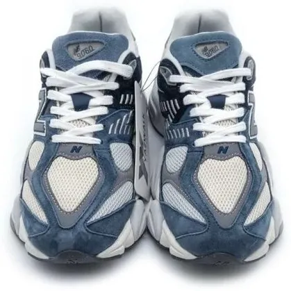 کتونی نیوبالانس ۹۰۶۰ سرمه‌ای سفید (New Balance 9060 Natural Indigo / Navy White) - رویه جیر و مش تنفس‌پذیر سرمه‌ای و کرم و زیره حجیم طبی ABZORB | مستر کوالیتی