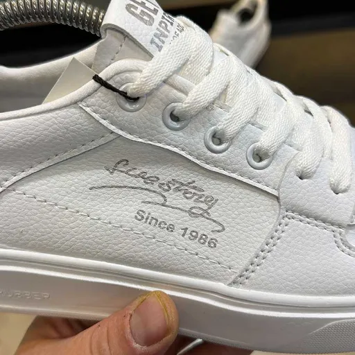 کفش ونس سفید طرح امضا (Signature White Casual Sneaker) - رویه چرم صنعتی مرغوب تمام سفید | کیفیت عالی