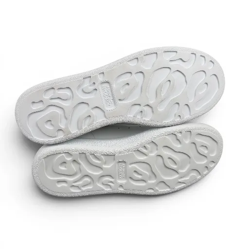 کفش ونس الکساندر مک‌کویین سفید (Alexander McQueen White Sneaker) - رویه چرم صنعتی مرغوب تمام سفید | کیفیت عالی