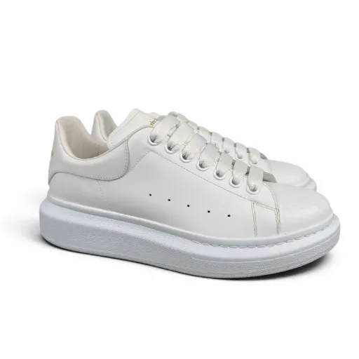 کفش ونس الکساندر مک‌کویین سفید (Alexander McQueen White Sneaker) - رویه چرم صنعتی مرغوب تمام سفید | کیفیت عالی