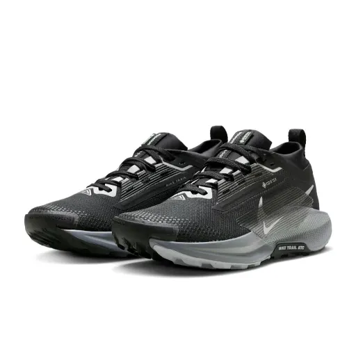 کتونی نایک پگاسوس تریل گورتکس مشکی زیره طوسی (Nike Pegasus Trail GORE-TEX Black / Grey Outsole) - رویه پارچه فنی ضدآب گورتکس مشکی | مستر کوالیتی
