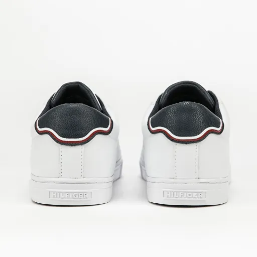 کتونی تامی هیلفیگر (Tommy Hilfiger White Navy Heel Tab) - رویه چرم سفید با پشت پاشنه سرمه‌ای و لوگوی پرچم | مستر کوالیتی
