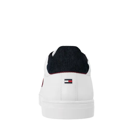 کتونی تامی هیلفیگر کژوال (Tommy Hilfiger White Navy Embroided) - رویه چرم سفید با پشت پاشنه سرمه‌ای و لوگوی گلدوزی | مستر کوالیتی