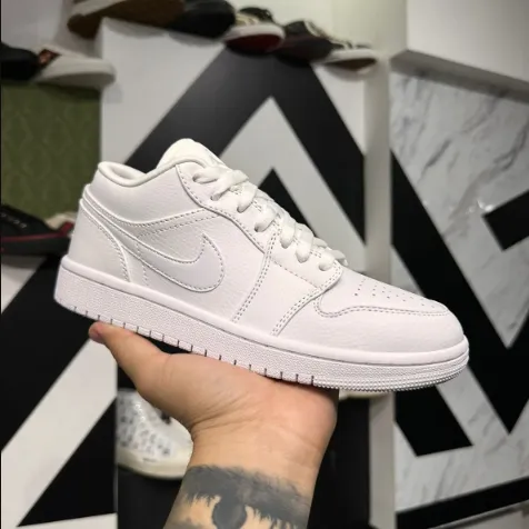 کفش اسپرت ایر جردن مدل Air Jordan 1 Low - رنگ تمام سفید | مستر کوالیتی