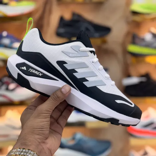کفش طبیعت‌گردی و پیاده‌روی آدیداس مدل Adidas Terrex - رنگ سفید مشکی با جزئیات نئونی | مستر کوالیتی