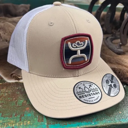 کلاه کپ هویی مدل Zenith رنگ تن و سفید با پچ سرپه (Serape Patch)