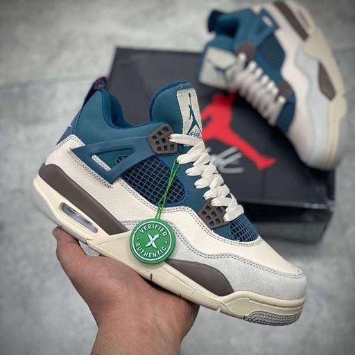 کتونی نایکی ایر جردن ۴ (Nike Air Jordan 4) - رویه چرم و جیر کرم و استخوانی با بخش‌های سبز کله‌غازی و جزئیات قهوه‌ای | مستر کوالیتی