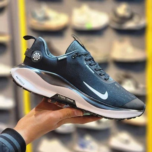 کتونی نایکی اینفینیتی ران ۴ گورتکس (Nike InfinityRN 4 Gore-Tex) - رویه ضدآب پارچه‌ای مشکی با زیره لژدار طبی سفید و سووش سفید | مستر کوالیتی