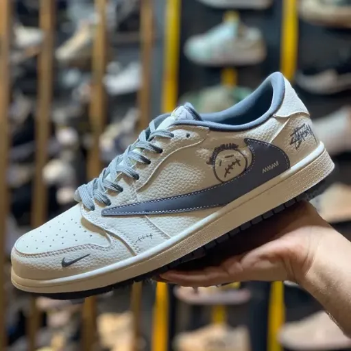 کفش کژوال و اسپرت نایکی مدل Nike Air Jordan 1 Low x Travis Scott x Stüssy - کرم-سفید با لوگوی معکوس طوسی | مستر کوالیتی