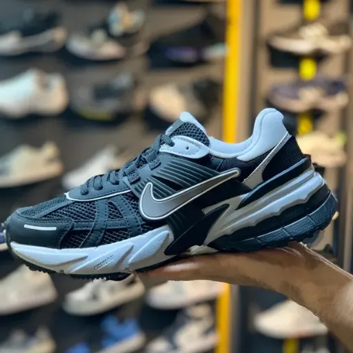 کفش ورزشی و رانینگ نایکی مدل Nike V2K Run - مشکی-طوسی با زیره دو رنگ | مستر کوالیتی