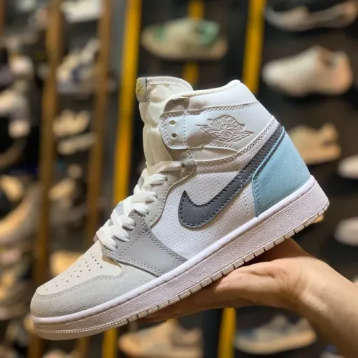 کتونی نایکی ایر جردن ۱ زوم ایر (Nike Air Jordan 1 Zoom Comfort PSG) - ترکیب سفید، طوسی آبی| مستر کوالیتی